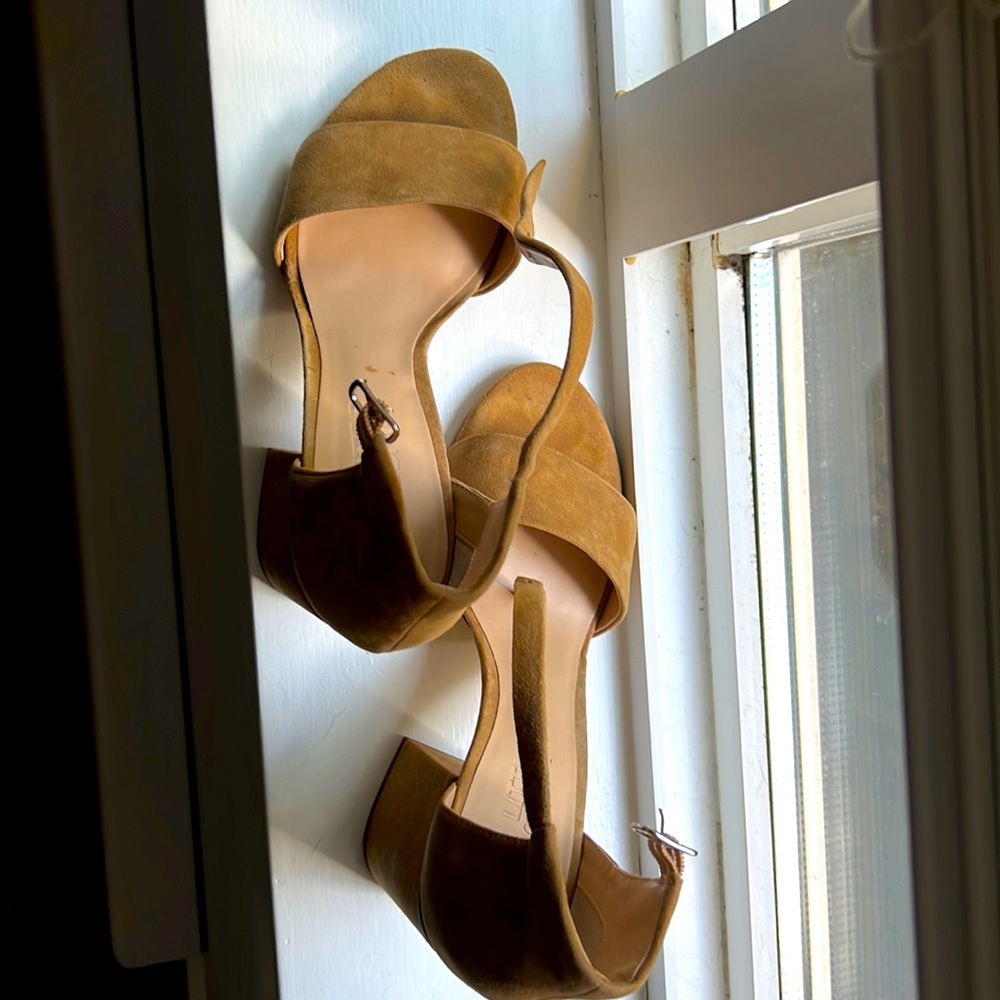 Little burgundy block heel suede like heels
